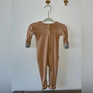 GOUMI Brown Baby Long-Sleeve Footed Onesie PJ’s, Mitten Cuffs, 0-3 Months